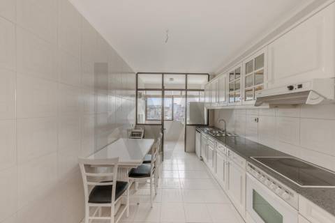 APARTAMENTO T3 PARA ARRENDAMENTO - À CIRCUNVALAÇÃO