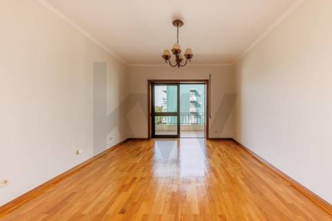 APARTAMENTO T3 PARA ARRENDAMENTO - À CIRCUNVALAÇÃO