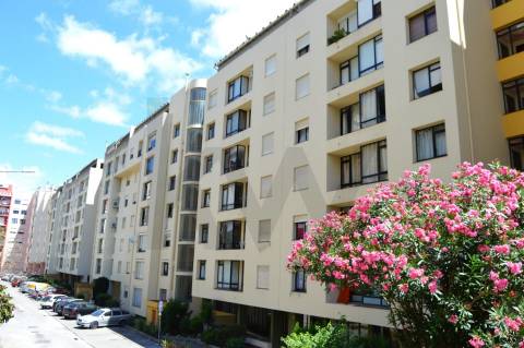 Apartamento T1 em Queluz