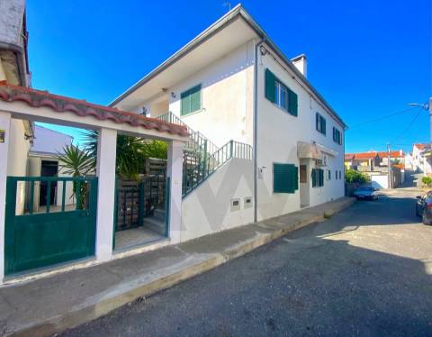 Prédio em Propriedade Total – Comércio e Habitação – Centro da Orca, Fundão