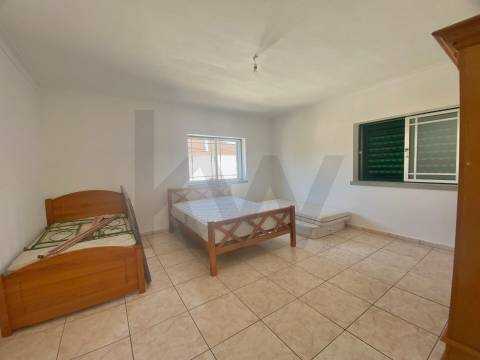 Prédio em Propriedade Total – Comércio e Habitação – Centro da Orca, Fundão