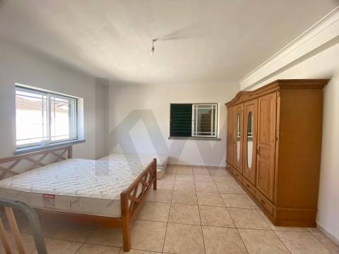 Prédio em Propriedade Total – Comércio e Habitação – Centro da Orca, Fundão