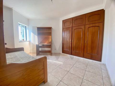 Prédio em Propriedade Total – Comércio e Habitação – Centro da Orca, Fundão