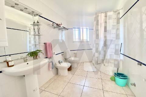 Prédio em Propriedade Total – Comércio e Habitação – Centro da Orca, Fundão