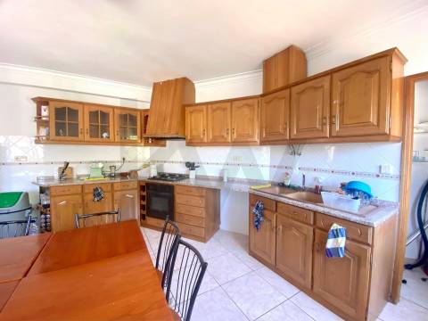 Prédio em Propriedade Total – Comércio e Habitação – Centro da Orca, Fundão