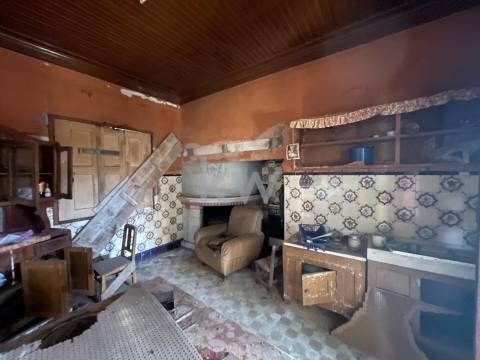 MORADIA T3 ADEGA PARA RECONSTRUÇÃO EM NARIZ (AVEIRO)