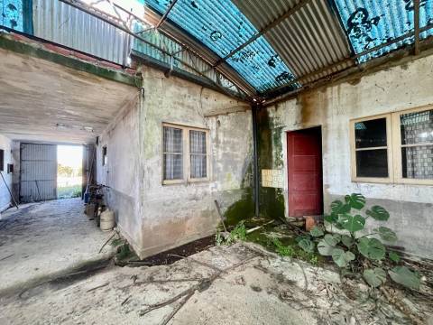 MORADIA T3 ADEGA PARA RECONSTRUÇÃO EM NARIZ (AVEIRO)