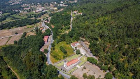 Casa Rústica com Piscina -Paredes de Coura- Rubiães