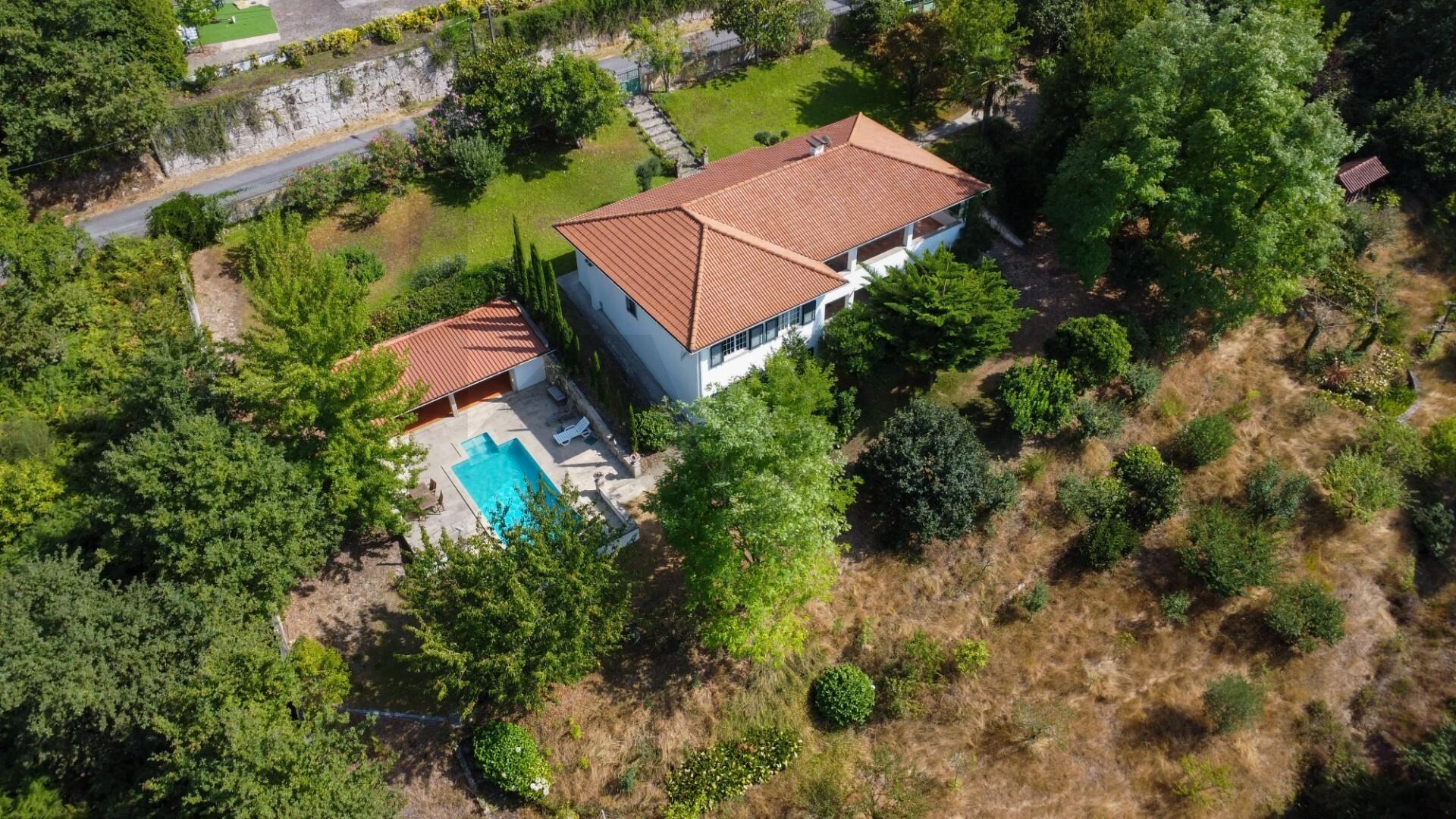 Casa Rústica com Piscina -Paredes de Coura- Rubiães