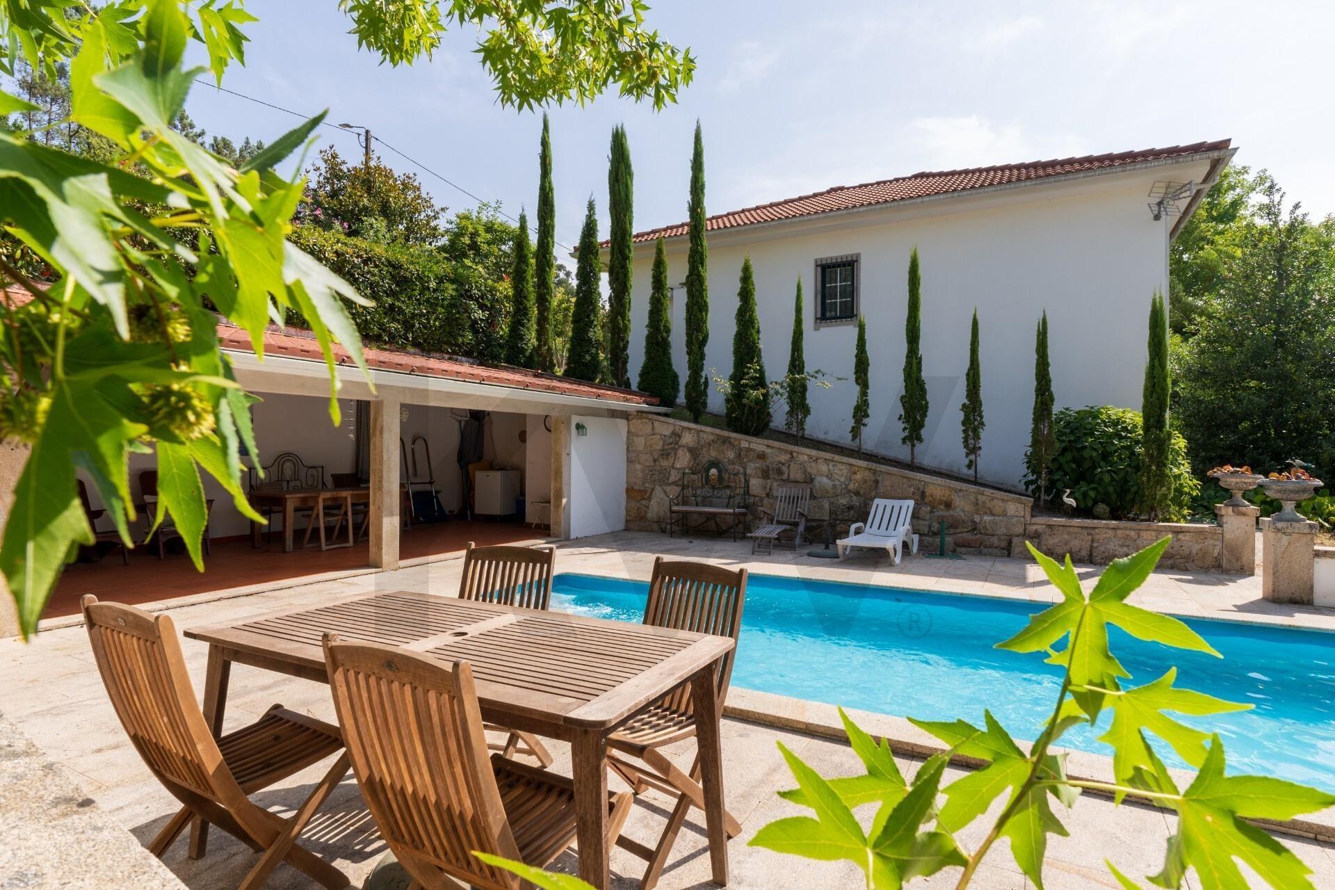 Casa Rústica com Piscina -Paredes de Coura- Rubiães