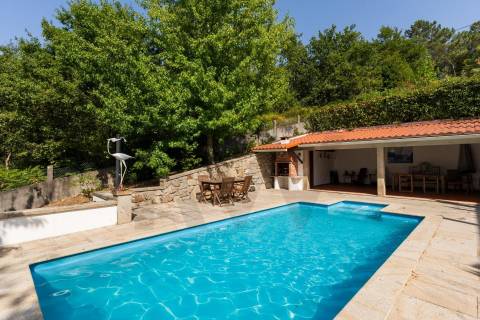 Casa Rústica com Piscina -Paredes de Coura- Rubiães