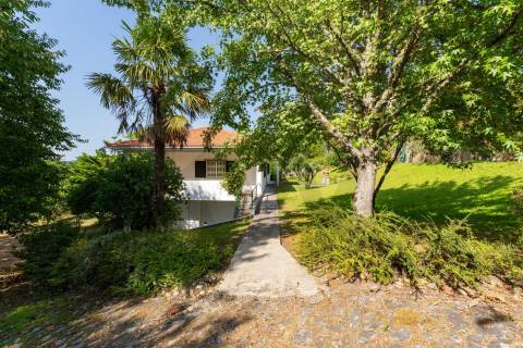 Casa Rústica com Piscina -Paredes de Coura- Rubiães