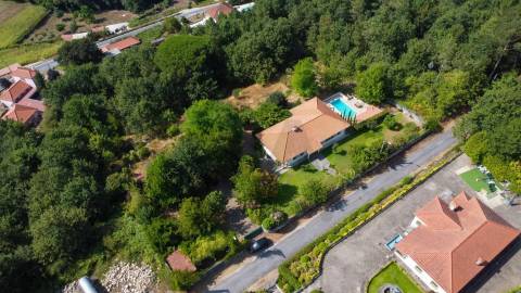 Casa Rústica com Piscina -Paredes de Coura- Rubiães