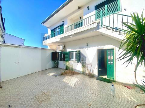 Prédio em Propriedade Total – Comércio e Habitação – Centro da Orca, Fundão