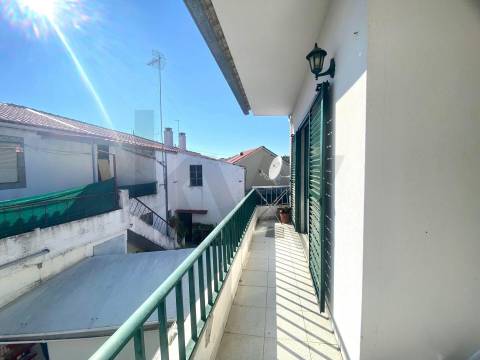 Prédio em Propriedade Total – Comércio e Habitação – Centro da Orca, Fundão