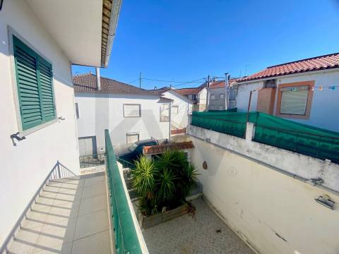 Prédio em Propriedade Total – Comércio e Habitação – Centro da Orca, Fundão