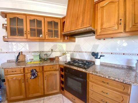 Prédio em Propriedade Total – Comércio e Habitação – Centro da Orca, Fundão