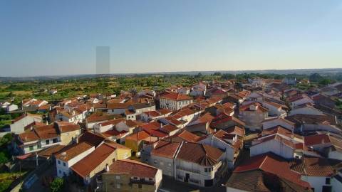 Prédio em Propriedade Total – Comércio e Habitação – Centro da Orca, Fundão