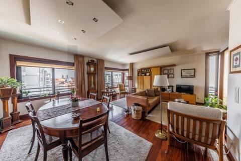 FANTÁSTICO APARTAMENTO T4 - RUA DAMIÃO DE GÓIS, PORTO