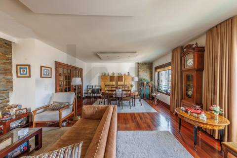 FANTÁSTICO APARTAMENTO T4 - RUA DAMIÃO DE GÓIS, PORTO