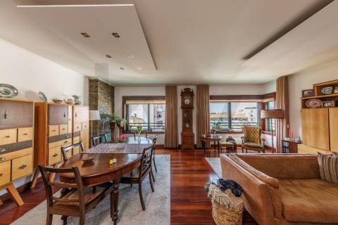 FANTÁSTICO APARTAMENTO T4 - RUA DAMIÃO DE GÓIS, PORTO