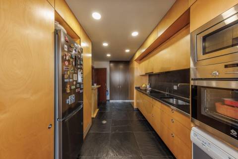 FANTÁSTICO APARTAMENTO T4 - RUA DAMIÃO DE GÓIS, PORTO