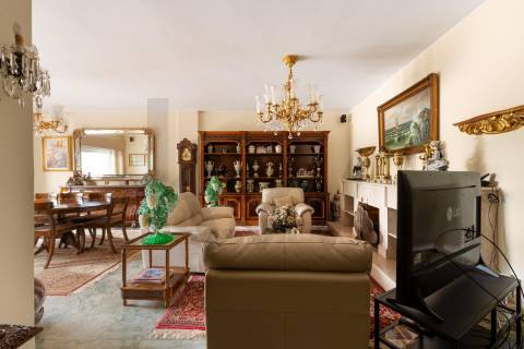 Venda Apartamento T5 com 181 m2 no Porto -Praça Velasquez