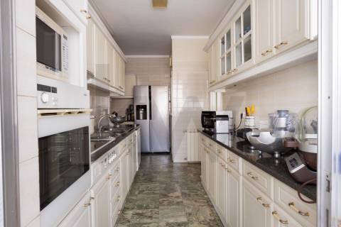 Venda Apartamento T5 com 181 m2 no Porto -Praça Velasquez