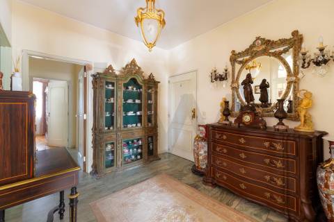 Venda Apartamento T5 com 181 m2 no Porto -Praça Velasquez