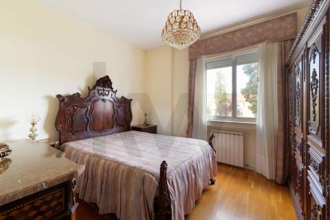 Venda Apartamento T5 com 181 m2 no Porto -Praça Velasquez