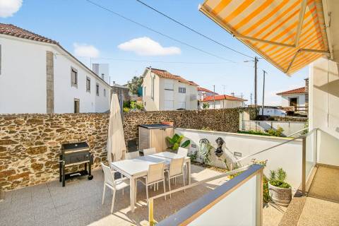 Moderna moradia em banda em Portuzelo - Samode - Viana do Castelo