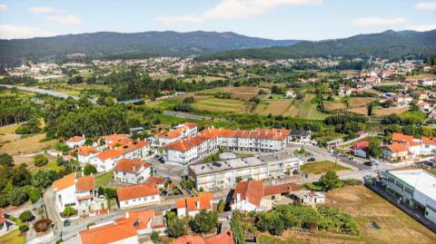 Moderna moradia em banda em Portuzelo - Samode - Viana do Castelo