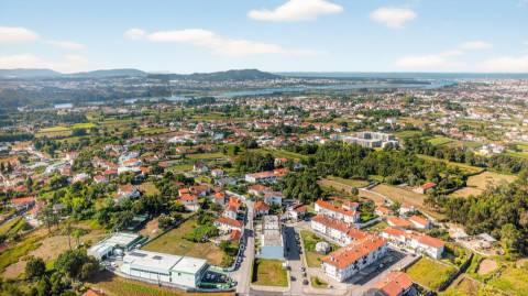 Moderna moradia em banda em Portuzelo - Samode - Viana do Castelo
