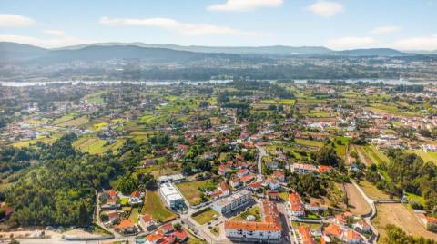 Moderna moradia em banda em Portuzelo - Samode - Viana do Castelo