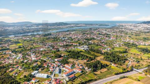 Moderna moradia em banda em Portuzelo - Samode - Viana do Castelo