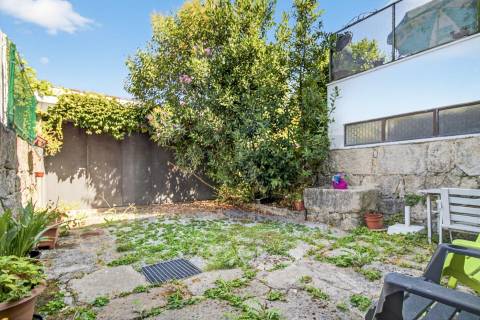Moradia T3 com jardim junto ao Marquês e Quinta do Covelo