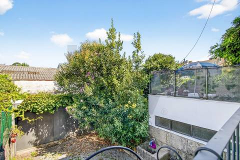 Moradia T3 com jardim junto ao Marquês e Quinta do Covelo