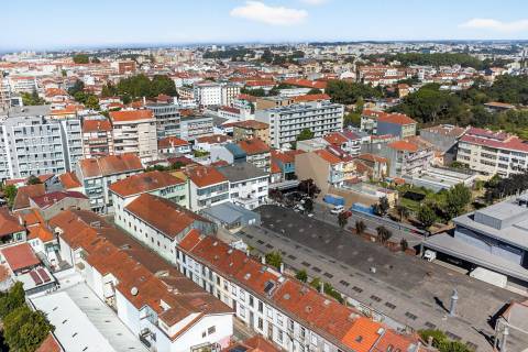 Moradia T3 com jardim junto ao Marquês e Quinta do Covelo