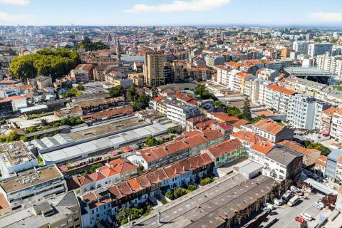 Moradia T3 com jardim junto ao Marquês e Quinta do Covelo