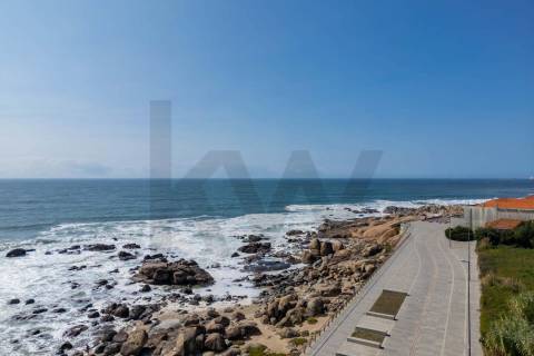 Apartamento T3 Duplex com Vista Mar Direta, 4 Suítes, 173 m² úteis  Condomínio Premium