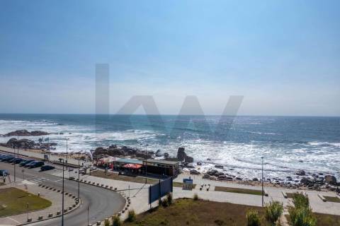 Apartamento T3 Duplex com Vista Mar Direta, 4 Suítes, 173 m² úteis  Condomínio Premium