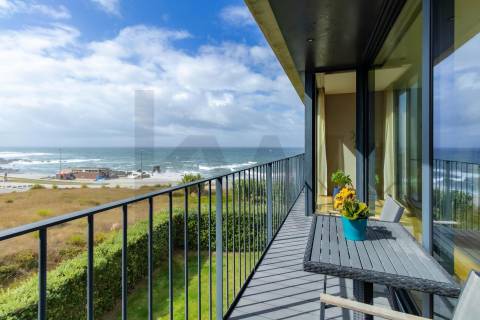 Apartamento T3 Duplex com Vista Mar Direta, 4 Suítes, 173 m² úteis  Condomínio Premium