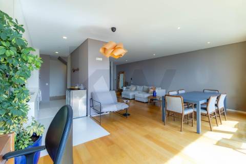 Apartamento T3 Duplex com Vista Mar Direta, 4 Suítes, 173 m² úteis  Condomínio Premium