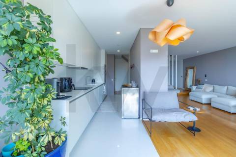 Apartamento T3 Duplex com Vista Mar Direta, 4 Suítes, 173 m² úteis  Condomínio Premium