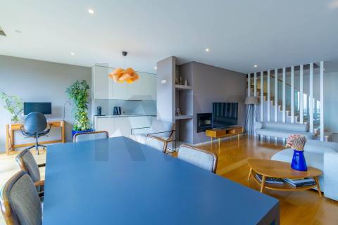 Apartamento T3 Duplex com Vista Mar Direta, 4 Suítes, 173 m² úteis  Condomínio Premium