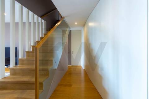 Apartamento T3 Duplex com Vista Mar Direta, 4 Suítes, 173 m² úteis  Condomínio Premium