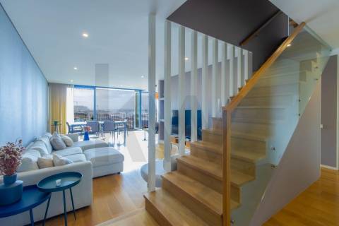 Apartamento T3 Duplex com Vista Mar Direta, 4 Suítes, 173 m² úteis  Condomínio Premium