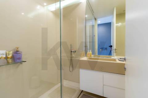 Apartamento T3 Duplex com Vista Mar Direta, 4 Suítes, 173 m² úteis  Condomínio Premium