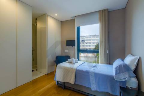 Apartamento T3 Duplex com Vista Mar Direta, 4 Suítes, 173 m² úteis  Condomínio Premium