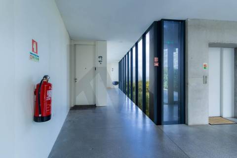 Apartamento T3 Duplex com Vista Mar Direta, 4 Suítes, 173 m² úteis  Condomínio Premium